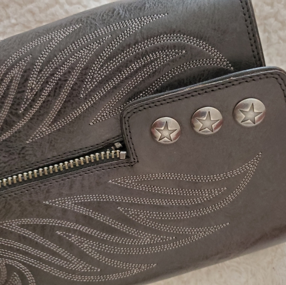 Womens gray leather Ariat boots!